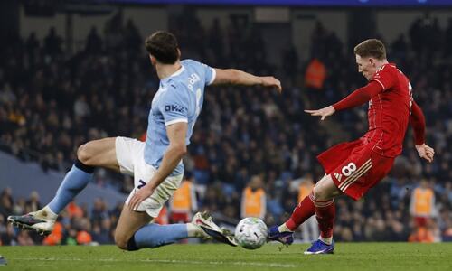 Arsenal seize control as City slip, Chelsea rout Villa