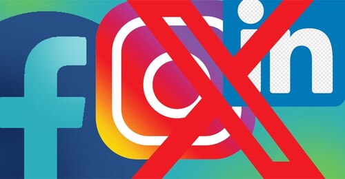 SMOKERS&rsquo; CORNER: THE DIGITAL DIVIDE