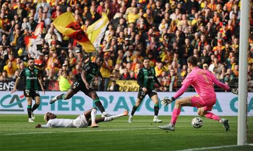 Lens close in on PSG with win over lowly Metz Lens close in on PSG with win over lowly Metz