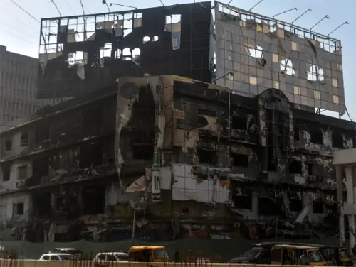 Sindh CM Murad orders demolition of fire-hit Gul Plaza structure