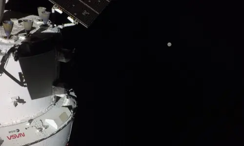 Artemis astronauts pass half-way point on way to Moon Artemis astronauts pass half-way point on way to Moon