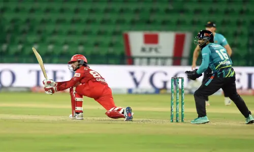 Sameer blitz helps Islamabad United overwhelm winless Rawalpindiz