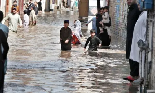 Flood alert issued as 120 people rescued from Peshawar’s rain-hit areas Flood alert issued as 120 people rescued from Peshawar’s rain-hit areas
