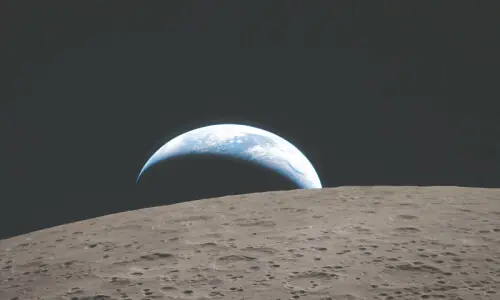 Artemis II crew snaps historic ‘Earthset’ photo on way home Artemis II crew snaps historic ‘Earthset’ photo on way home
