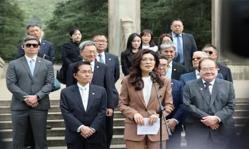 Taiwan opposition leader pledges reconciliation during China visit Taiwan opposition leader pledges reconciliation during China visit