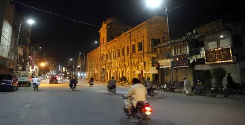 Shops and malls in Sindh cities to shut by 9pm