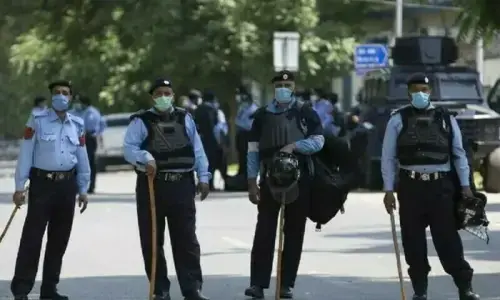 Four officials hurt as Afghan residents clash with police in Islamabad