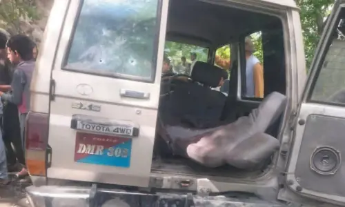 Three cops martyred, five wounded near Chilas