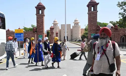 Sikh pilgrims proceed to Kartarpur