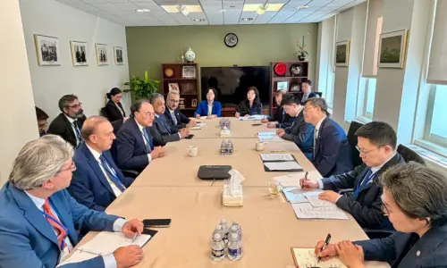 Aurangzeb lauds Beijing’s support for Pakistan’s IMF programme during meeting with Chinese counterpart Aurangzeb lauds Beijing’s support for Pakistan’s IMF programme during meeting with Chinese counterpart
