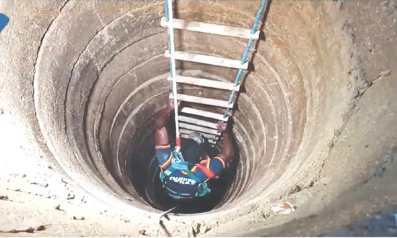 Three sanitation workers die after inhaling toxic fumes in Surjani Three sanitation workers die after inhaling toxic fumes in Surjani