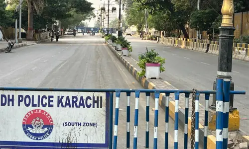 Karachi policeman dies after being hit by alleged smugglers’ vehicle during checking Karachi policeman dies after being hit by alleged smugglers’ vehicle during checking