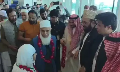 Minister affirms govt providing pilgrims best possible facilities as PIA launches Haj operation