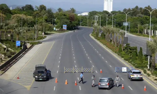 Pakistan, Qatar close in  on four LNG cargoes