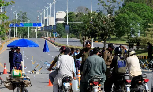 Islamabad&rsquo;s Red Zone remains off-limits; other routes in twin cities reopen to public after days-long closure