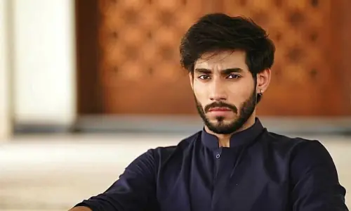 Why was actor Ali Raza asked about his lack of 'Lahori accent' while speaking Urdu?