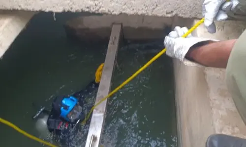 11-year old boy feared drowned after being swept away while swimming in open water line in Karachi