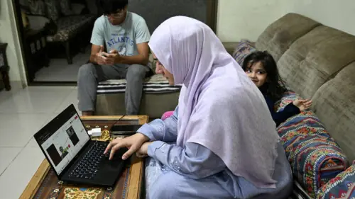 Going online helps Pakistan's women doctors get back to work