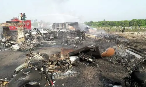 Three youngsters die as bike run over by oil tanker in Gujrat