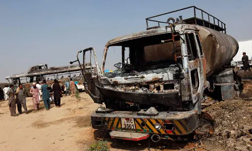 Three youngsters die as bike run over by oil tanker in Gujrat