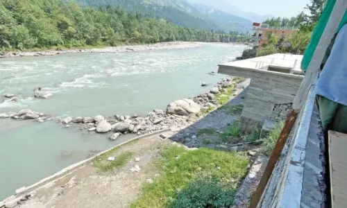 Bodies of drowned siblings untraced for four days in Kaghan