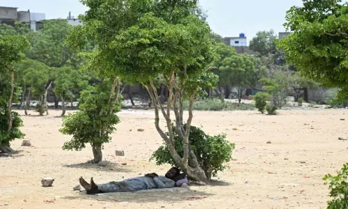 Hot weather to persist in Karachi but temperature to stay below 40&deg;C