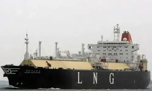 Pakistan again turns spot LNG market, seeks bids for 2 cargoes