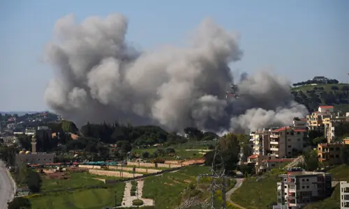 12 die as Israel pummels Lebanon&rsquo;s south despite truce