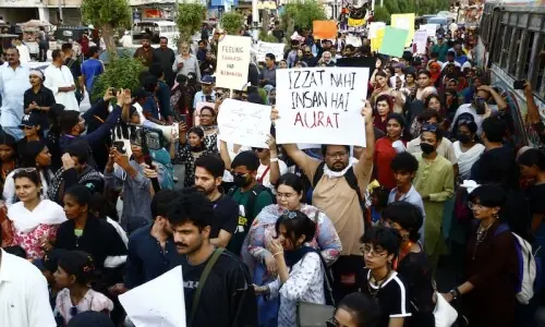 Despite restrictions and uncertainty, Aurat March marches on in Karachi