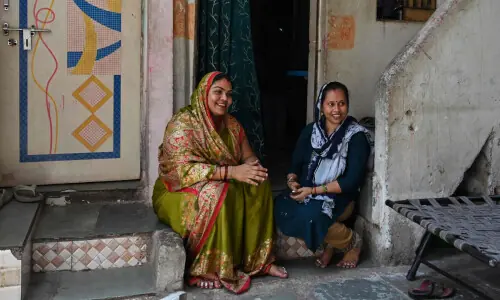 In India, heat-triggered insurance offers 'some relief'