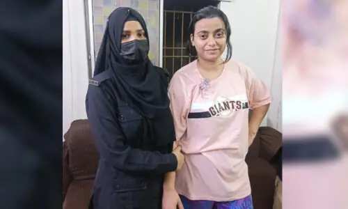 Karachi police arrest 'highly wanted' female drug lord Karachi police arrest 'highly wanted' female drug lord