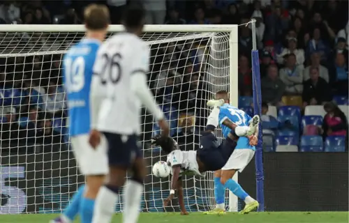 Napoli beaten by Bologna to leave CL spot in balance Napoli beaten by Bologna to leave CL spot in balance