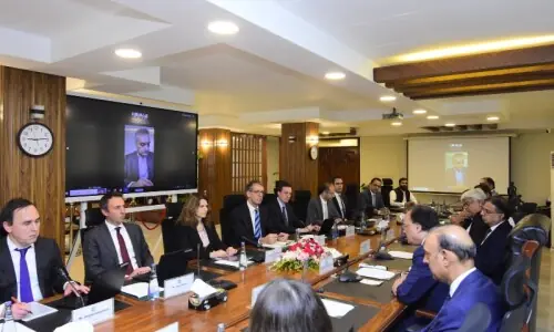 Finance minister discusses budget preparations with visiting IMF mission