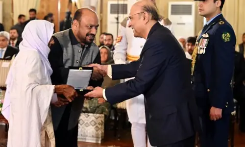 Liaqat posthumously awarded for foiling suicide attack