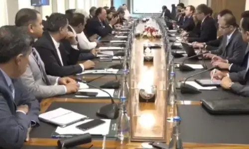 Aurangzeb, IMF mission discuss revenue targets, fiscal reforms ahead of budget