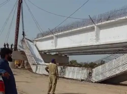 Section of bridge linking Kandhkot, Ghotki collapses Section of bridge linking Kandhkot, Ghotki collapses