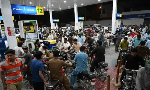 Govt reduces petrol, diesel prices by Rs5