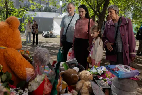 Zelensky vows retaliation after Russian strike on housing block kills 24 Zelensky vows retaliation after Russian strike on housing block kills 24