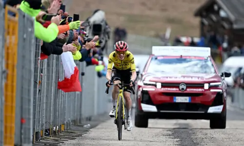 Vingegaard powers to maiden Giro stage victory