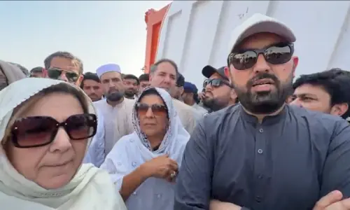 PTI ends Islamabad sit-in staged after KP CM, Imran's sisters stopped from meeting ex-premier at Adiala jail PTI ends Islamabad sit-in staged after KP CM, Imran's sisters stopped from meeting ex-premier at Adiala jail