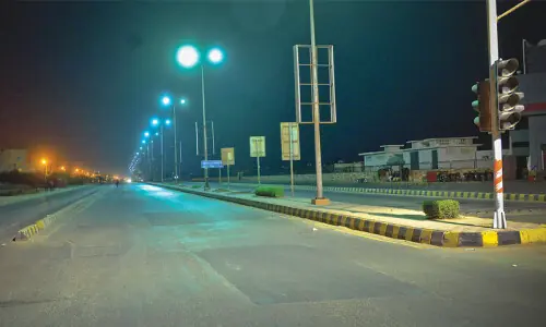 Driver of vehicle involved in fatal hit-and-run on Karachi&rsquo;s Sea View road remains at large