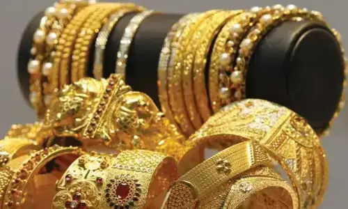 Gold worth Rs30m, cash looted from four  jewellery shops in Gulistan-i-Jauhar