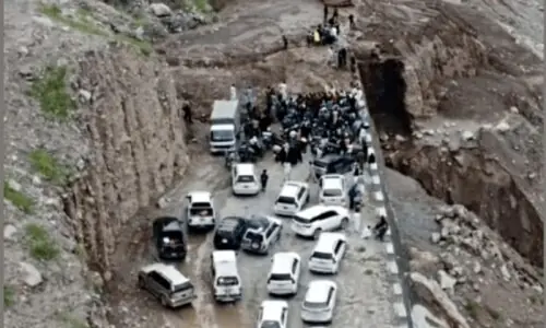 Landslide-hit Karakoram Highway reopens to traffic in Upper Kohistan Landslide-hit Karakoram Highway reopens to traffic in Upper Kohistan