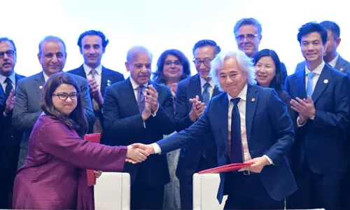 In China, Pakistan inks accords &lsquo;worth billions&rsquo;