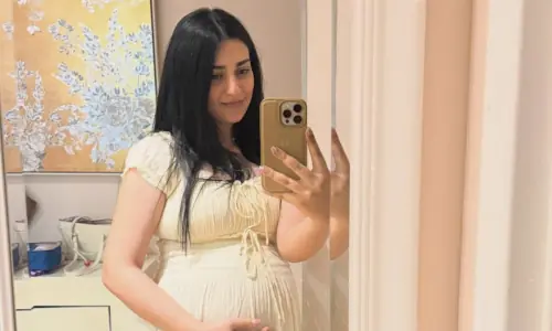 Sarah Khan shares glimpses into her pregnancy journey with her daughter Rania