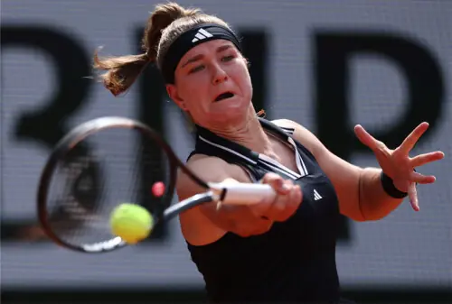 Swiatek dominates Linette to make French Open last 16 Swiatek dominates Linette to make French Open last 16