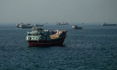 Iran, Oman discuss strait traffic after Trump threat