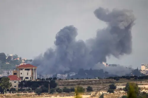 Israel launches S. Lebanon strikes after warnings