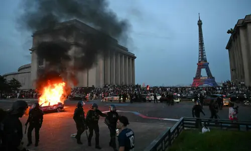 Hundreds arrested as clashes erupt in Paris on PSG victory night