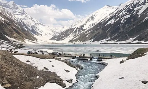 Travellers visiting Babusar Top urged to exercise caution due to snowfall Travellers visiting Babusar Top urged to exercise caution due to snowfall